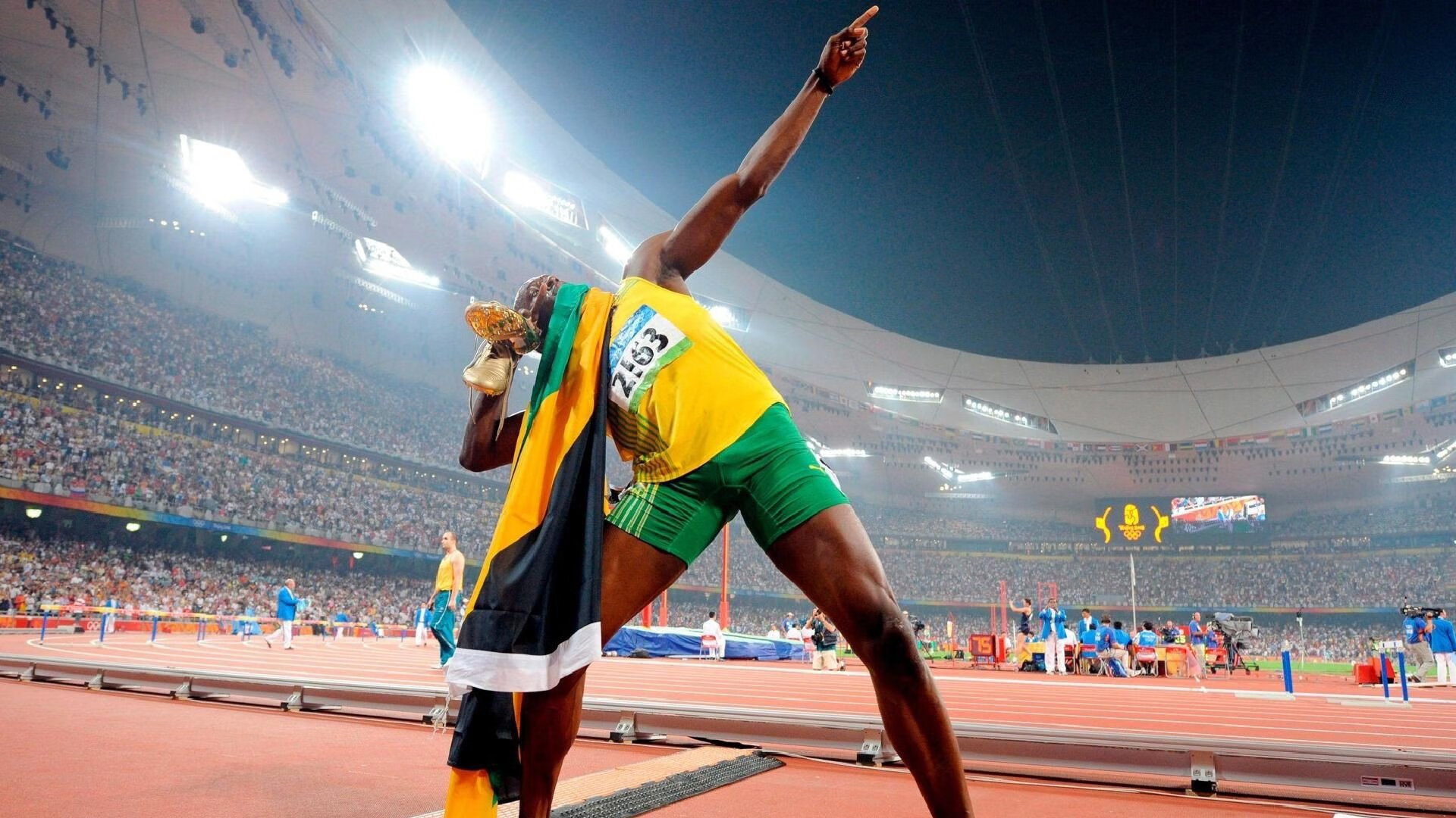 开云体育下载-当伦纳德在欧冠掘金斩落太阳，篮球与足球的统治力完成灵魂共振