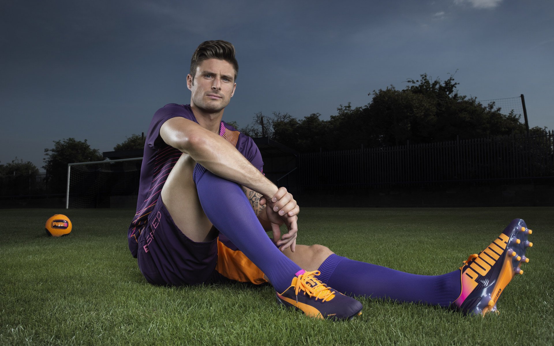 开云体育官网-欧冠淘汰赛焦点战，骑士防守锁死独行侠，当铁血之墙遇上华丽之矛